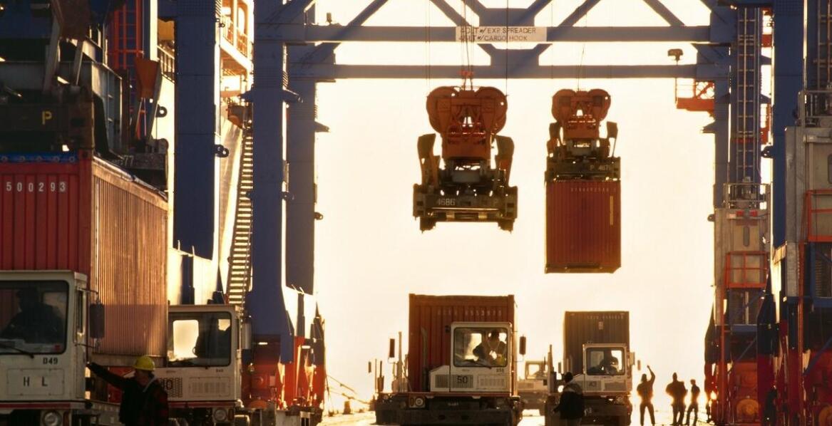 Wsparcie dla branży budowlanej – jak transport stali wpływa na rozwój projektów budowlanych?