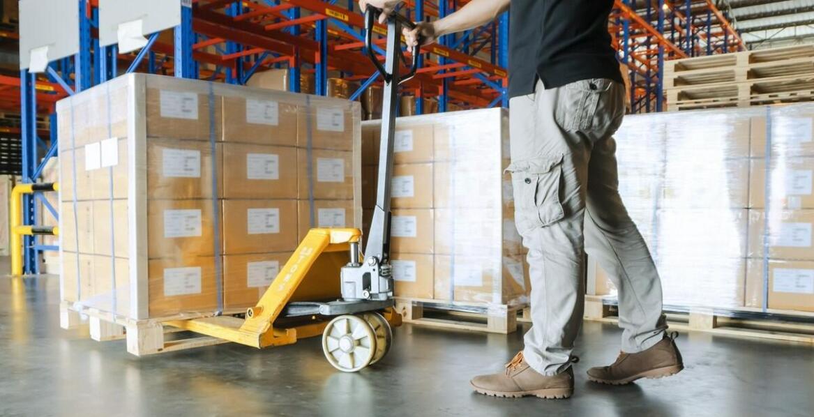 Najważniejsze kryteria wyboru wózków paletowych ręcznych dla Twojego biznesu