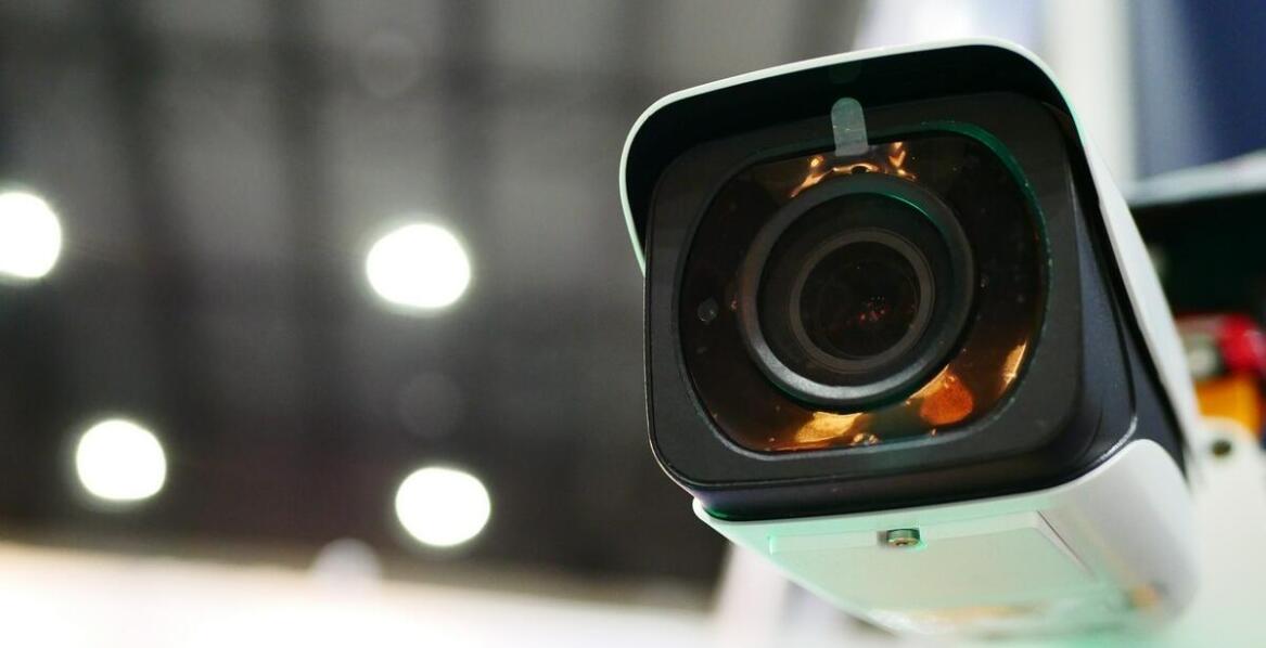 Zastosowanie monitoringu wizyjnego w obiektach handlowych – dlaczego warto?