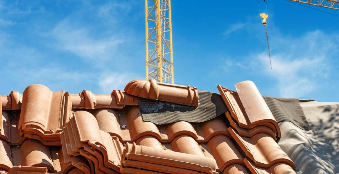 Poradnik wyboru materiałów na konstrukcje dachowe