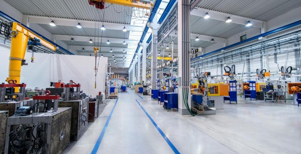 Wpływ wynajmu sprężarek śrubowych na wydajność produkcyjną w przemyśle chemicznym