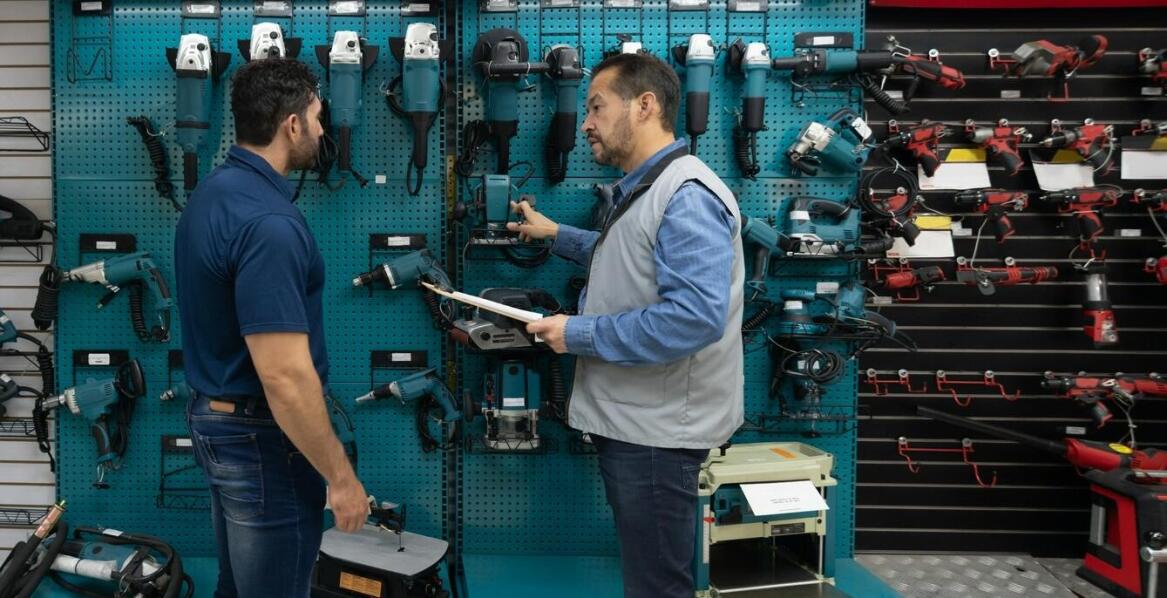 Jakie latarki akumulatorowe są najlepsze dla serwisantów HVAC?