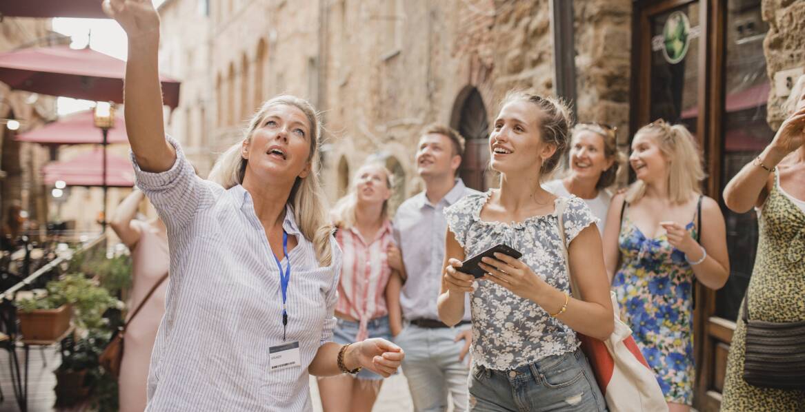 Jak przewodnik turystyczny Gniezno dostosowuje trasy do potrzeb dzieci?