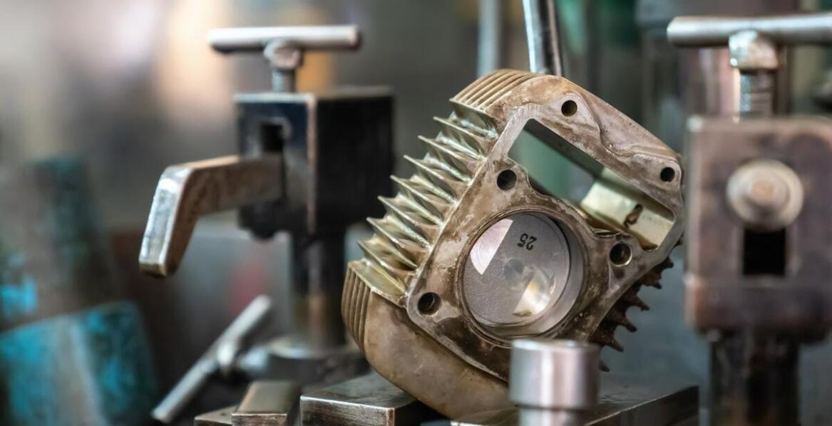 Śledzenie statusu zamówienia części do skuterów – jak to działa?