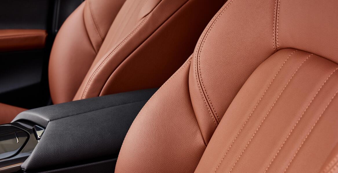 Ekskluzywne pokrowce z eko skóry – doskonałe dla osób ceniących wygodę i styl!