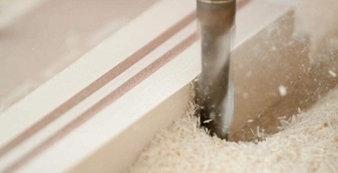 Jakie czynniki wpływają na wybór frezarki do drewna?