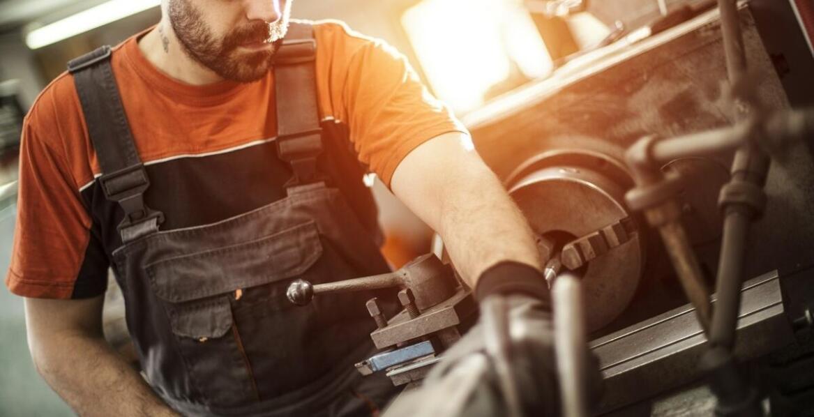 Jakie korzyści niesie ze sobą stosowanie maski w trudnych warunkach pracy?