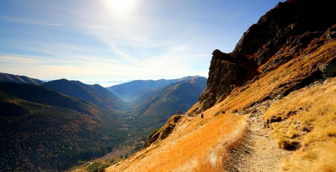 Odkryj piękno natury – park linowy i aquapark w pobliżu domków