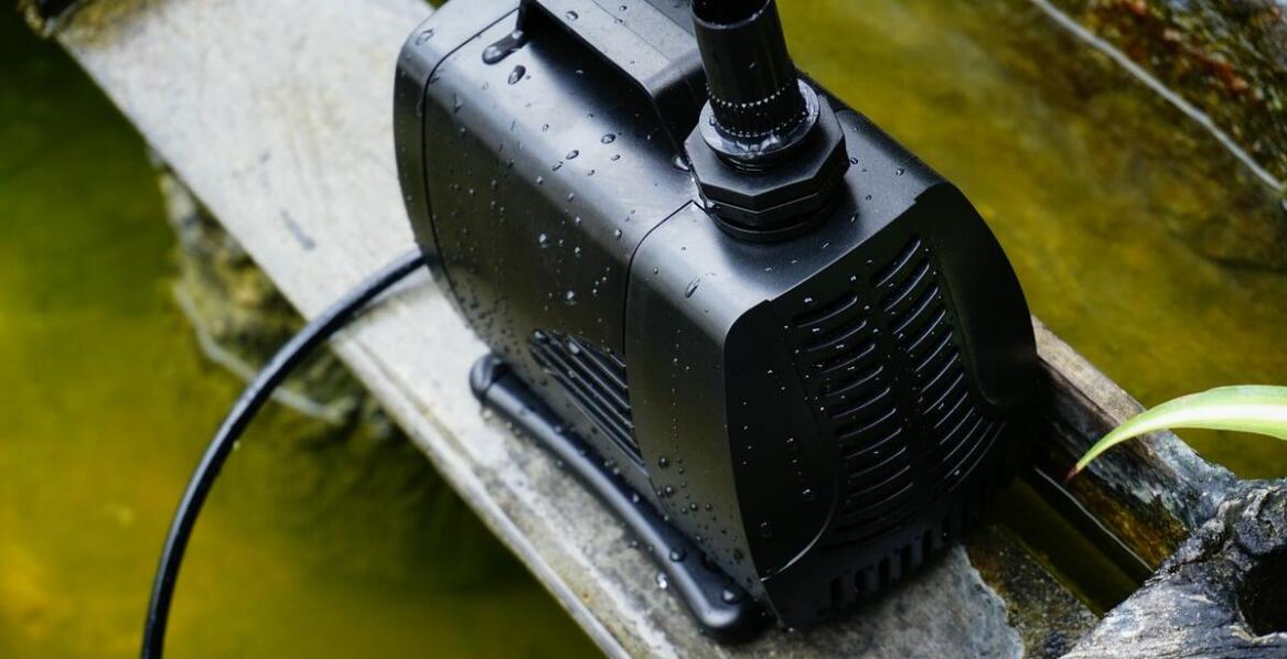 Nowoczesne rozwiązania techniczne w atrapach pomp ogrodowych