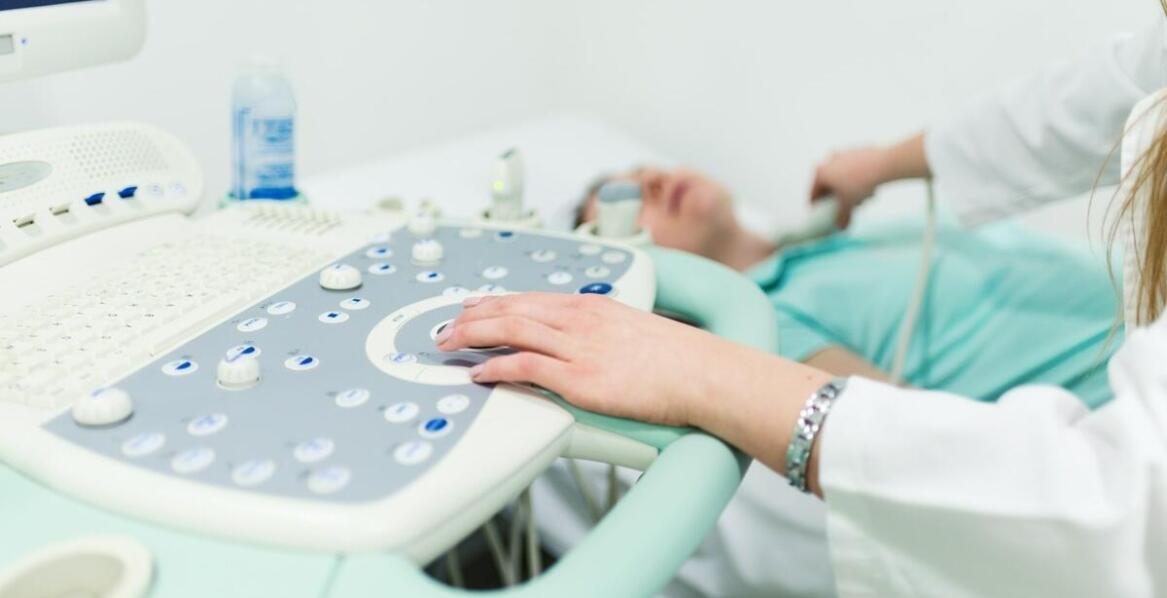 Regeneracja klawiatur ultrasonografów – kiedy jest konieczna?