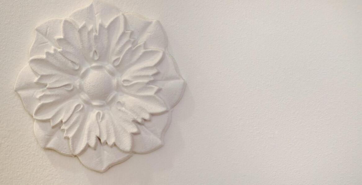 Jak dobierać sztukaterię okienną?