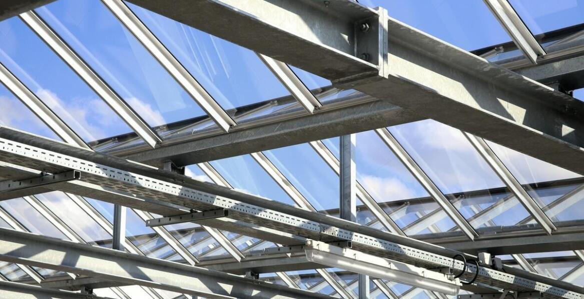 Kluczowe zalety konstrukcji stalowych w obiektach przemysłowych