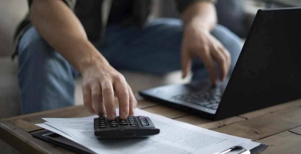 Jak biuro podatkowe w Warszawie pomaga w sporządzaniu deklaracji ZUS i PIT?