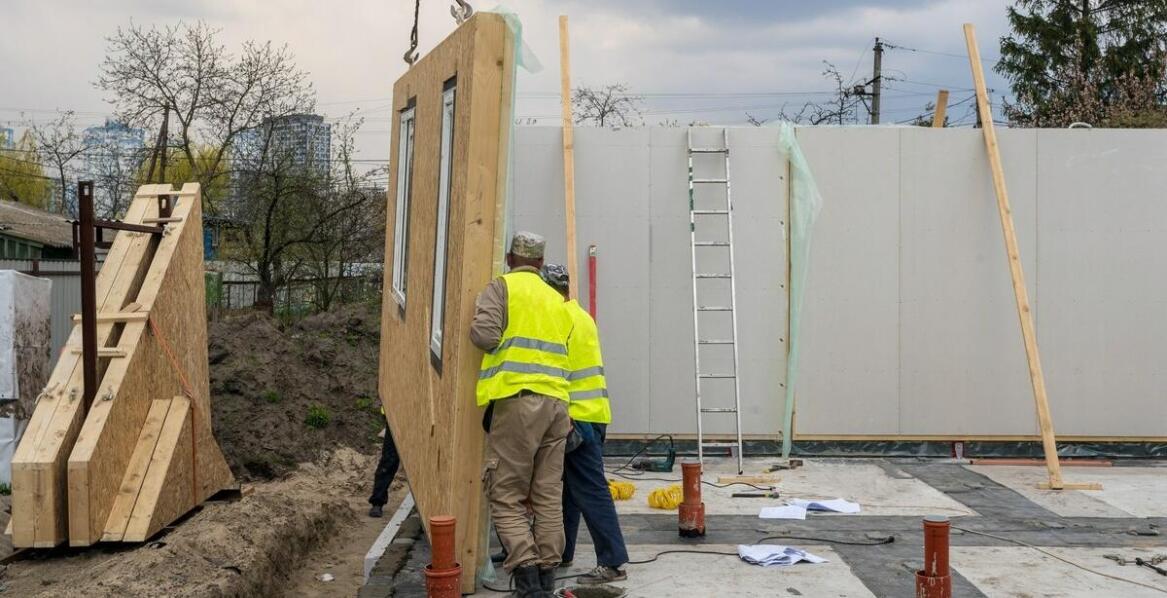 Jakie są zalety stosowania prefabrykowanych elementów z uwzględnieniem stopni złazowych?