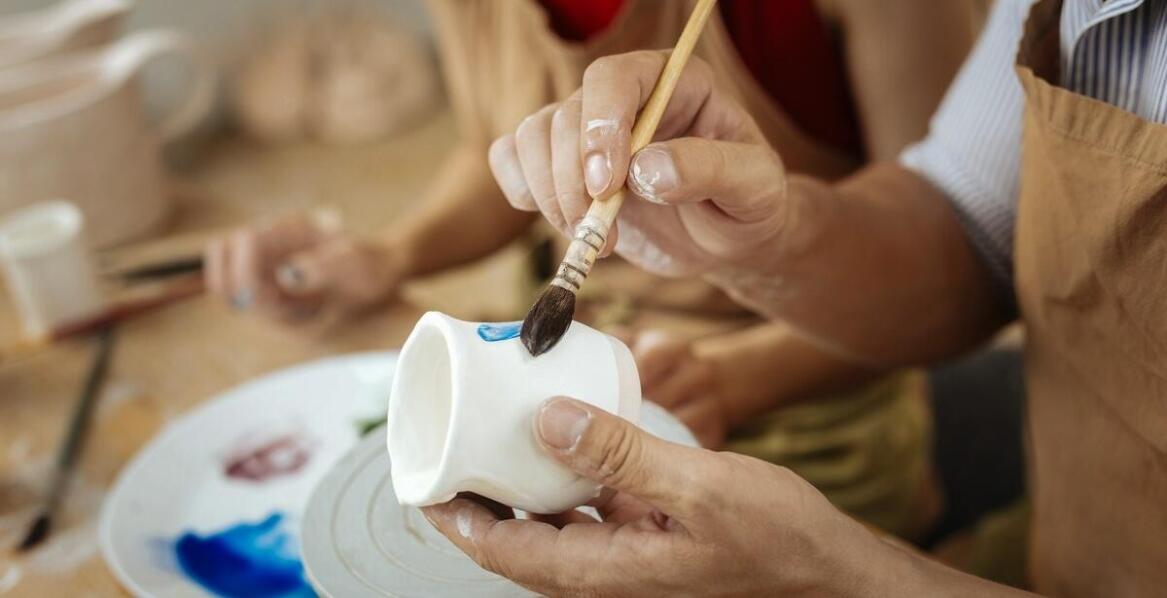 Pisak do ceramiki - wskazówki dotyczące tworzenia detali i precyzyjnych linii