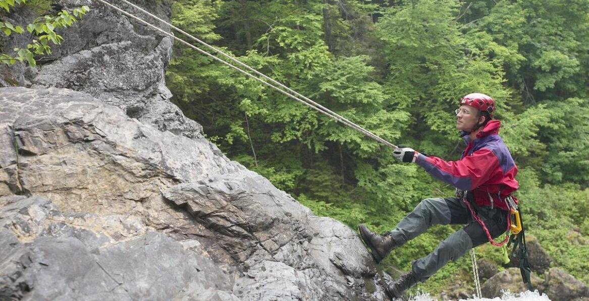 Prace alpinistyczne a bezpieczeństwo konstrukcji – jak uniknąć zagrożeń?
