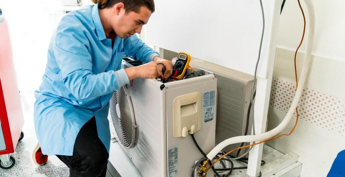 Jakie korzyści przynosi profesjonalny montaż klimatyzacji przypodłogowej?