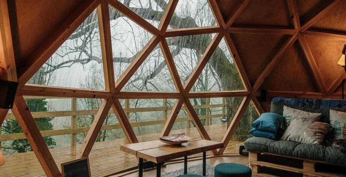 Luksusowe wnętrza jurt: jak stworzyć komfortową przestrzeń?
