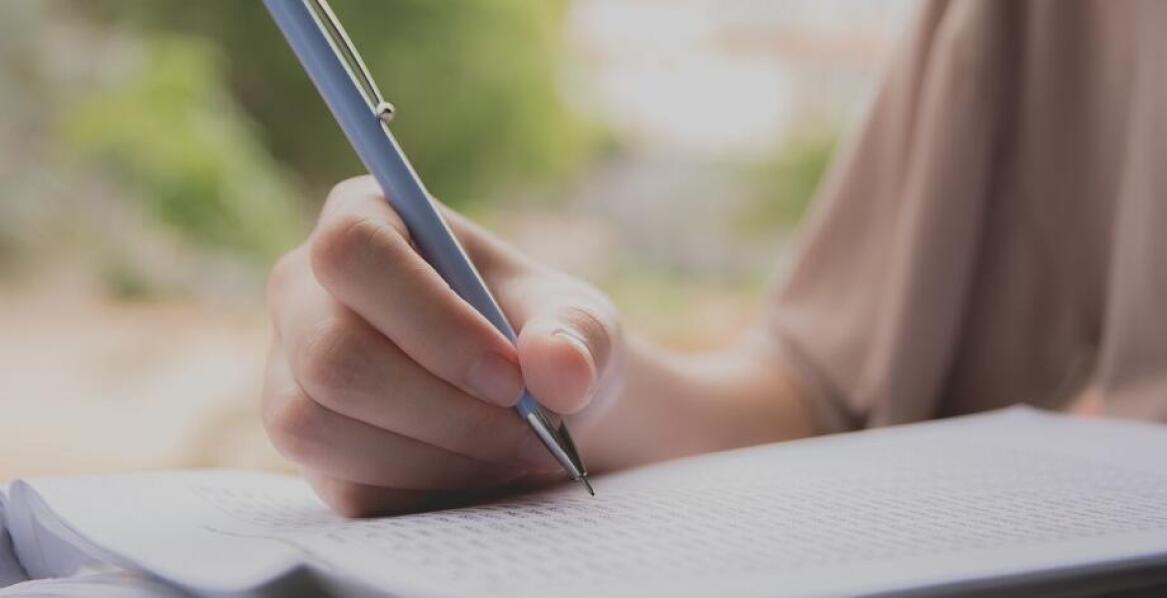 Jakie korzyści daje uczestnictwo w testach końcowych na korepetycjach chemia?