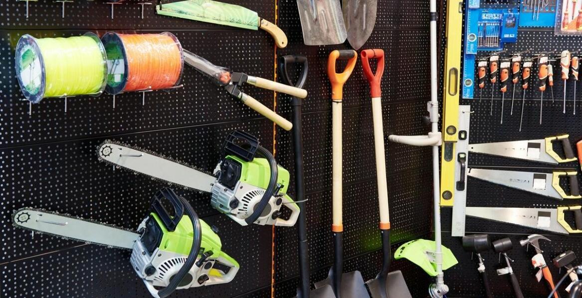 Wybór elektronarzędzi do prac ogrodowych: przegląd ciechanowskich ofert