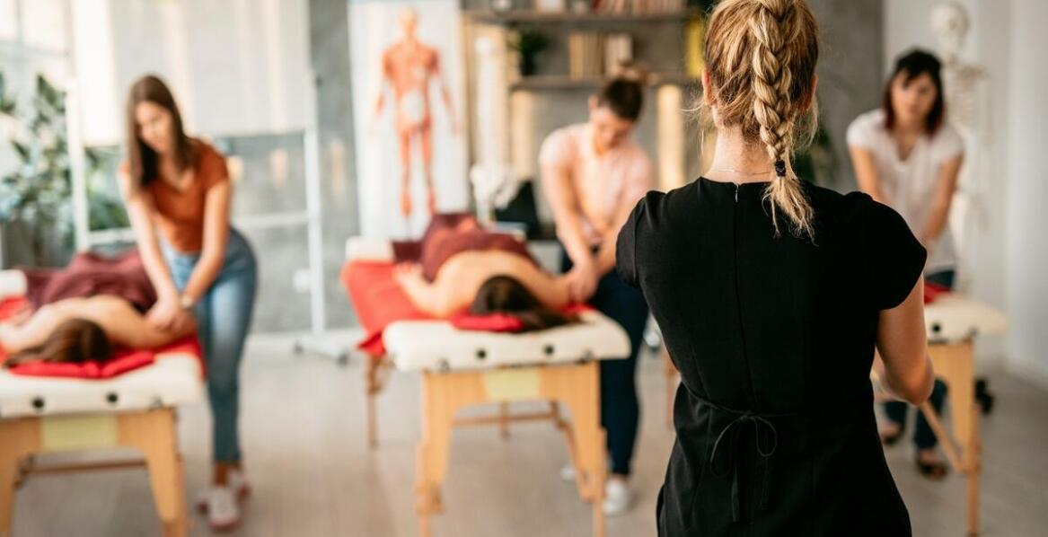 Wpływ terapii manualnej na zdrowie psychiczne pacjentów – co mówią badania?