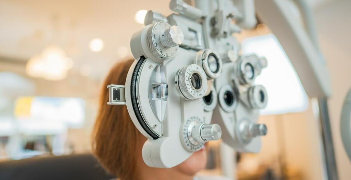 Jakie znaczenie ma dokładna diagnostyka wzroku w doborze soczewek kontaktowych?