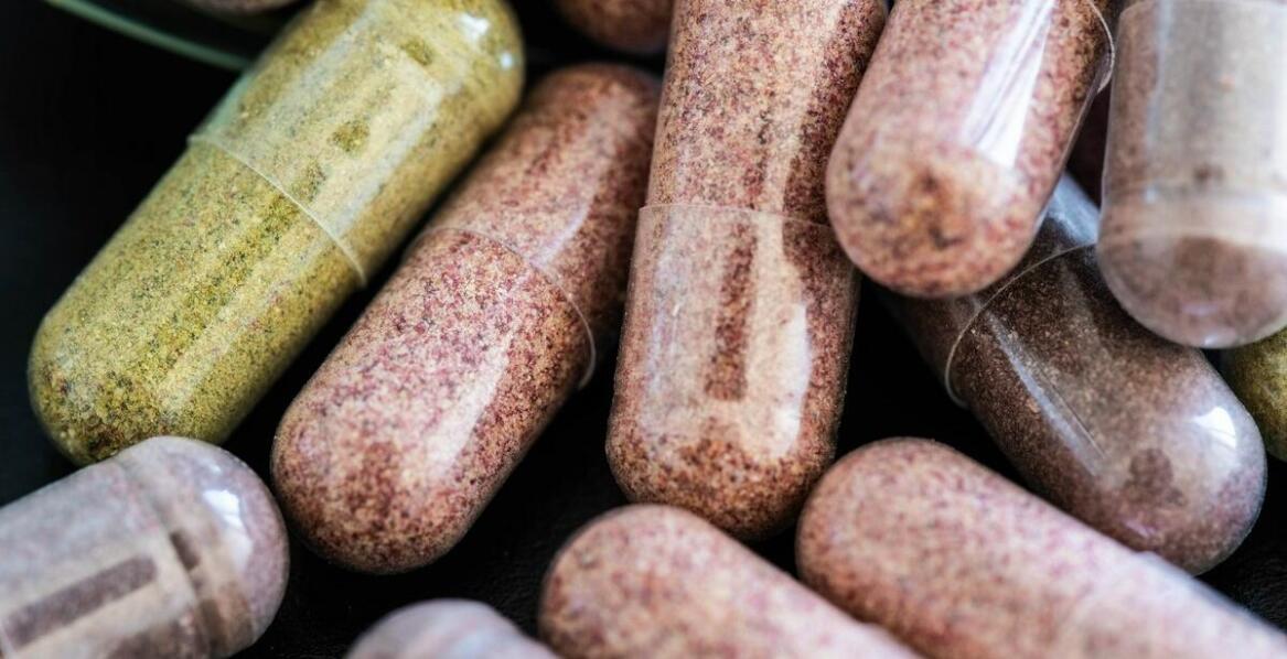 Jak blisterowanie wpływa na jakość przechowywania suplementów diety?