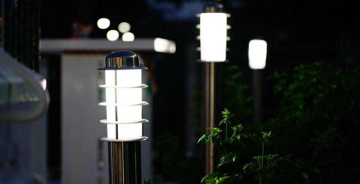 Lampy solarne całoroczne – trend w aranżacji przestrzeni miejskich