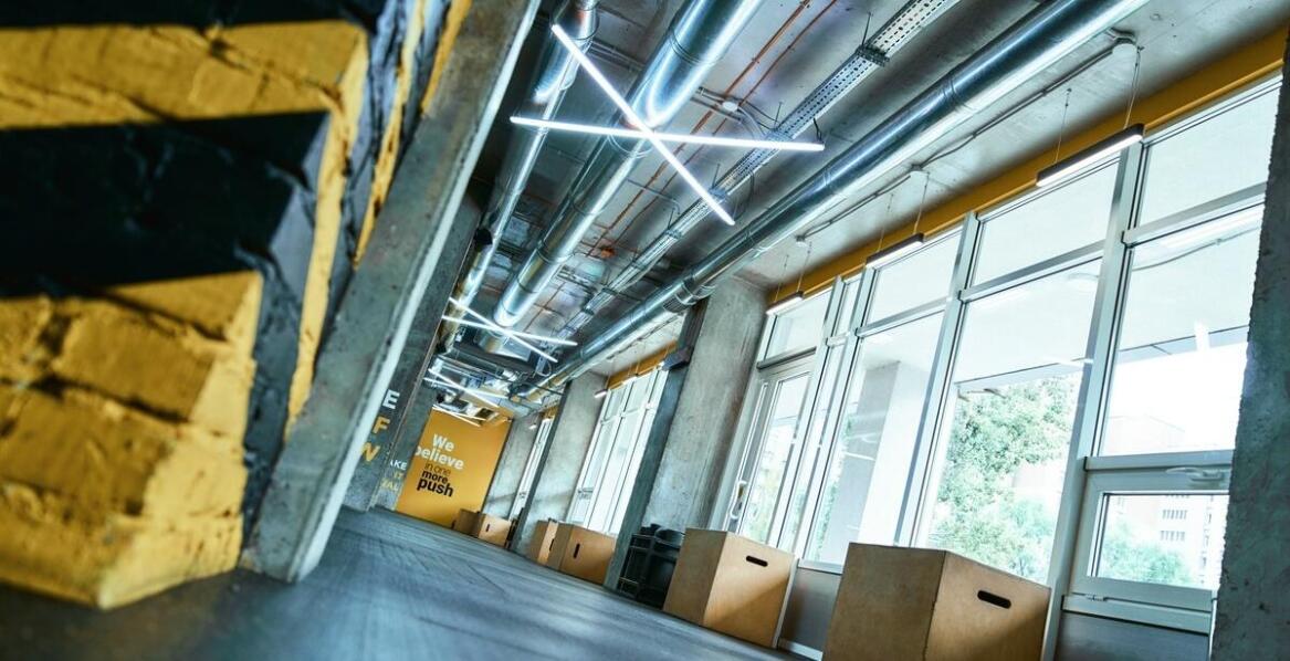 Jakie korzyści przynosi regularne korzystanie z bieżni treningowych?