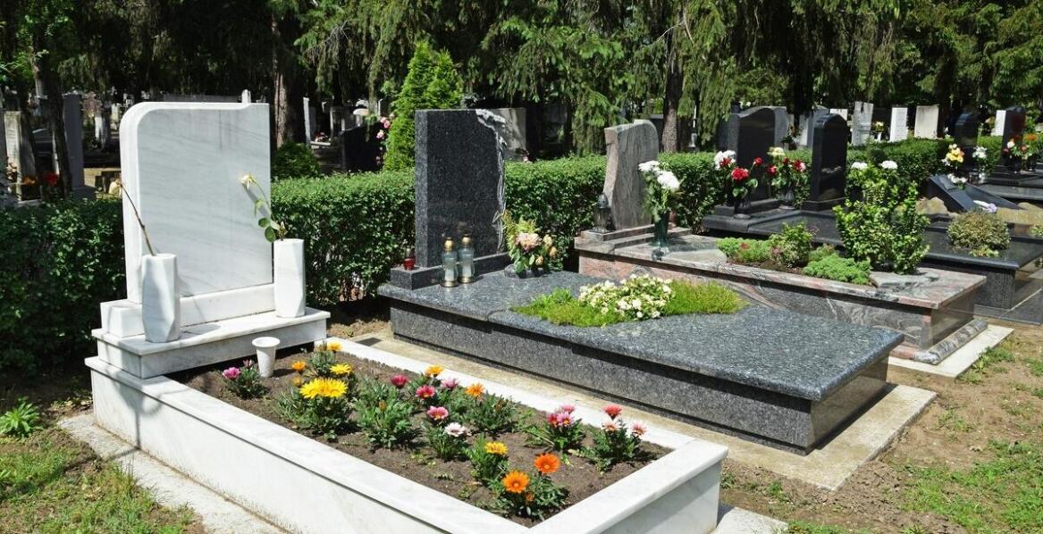 Jak przygotować grób do pochówku urnowego?