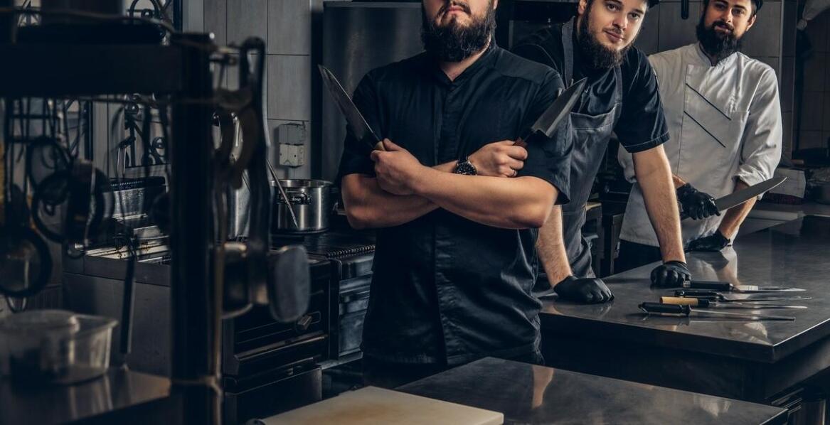 Na co zwrócić uwagę przy wyborze hurtowni opakowań gastronomicznych?