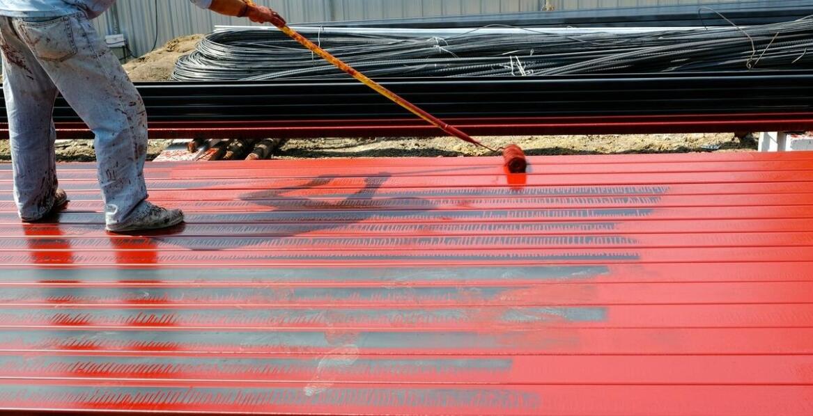 Rola farb antygrzybicznych w procesie malowania dachów