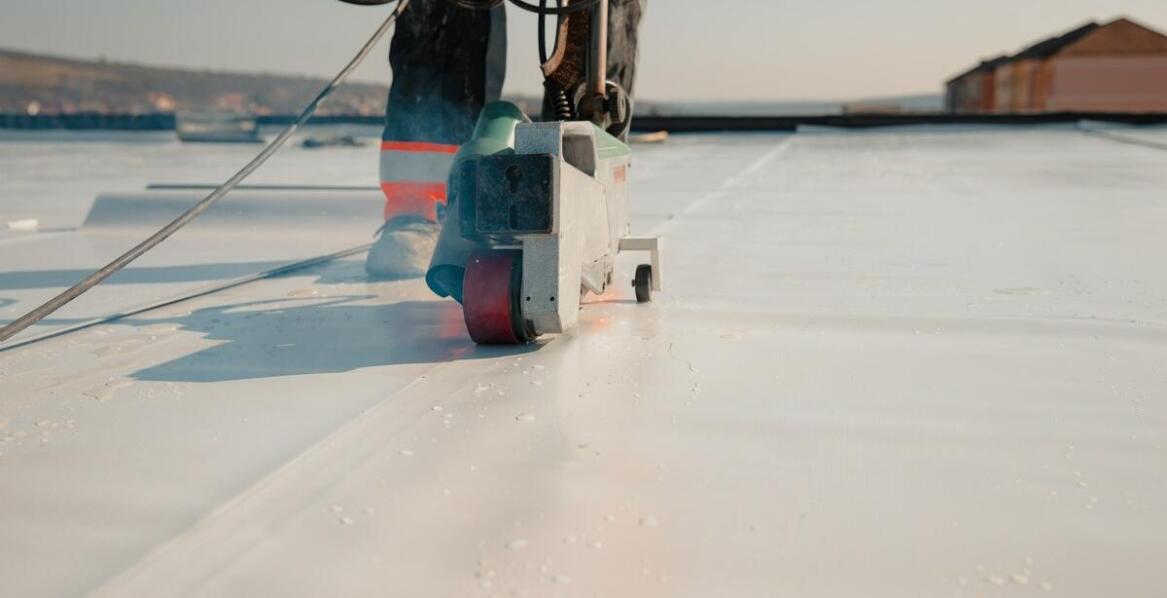 Przegląd dostępnych rodzajów membran PVC – co wybrać dla swojego projektu?