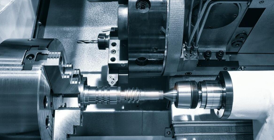 Wpływ technologii CNC na precyzyjną obróbkę skrawaniem z użyciem automatów tokarskich