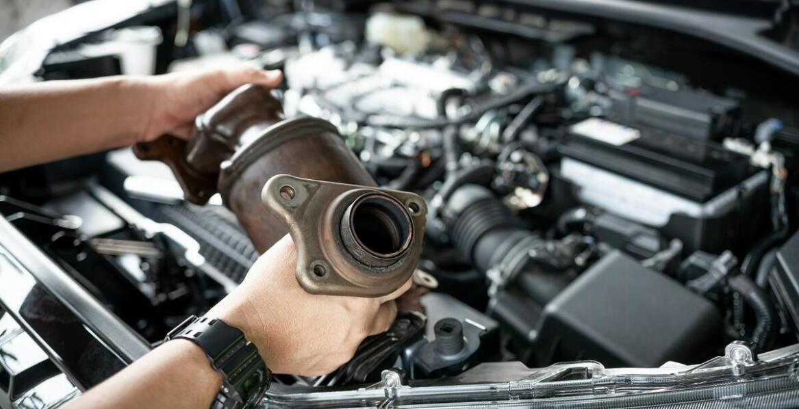 Zalety korzystania z autoryzowanych serwisów przy wymianie filtrów DPF w ciężarówkach DAF