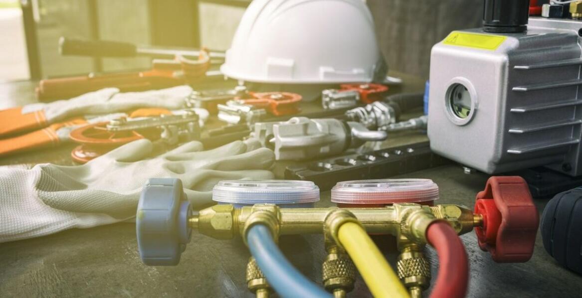 Zgarniacze a bezpieczeństwo pracy z przenośnikami taśmowymi