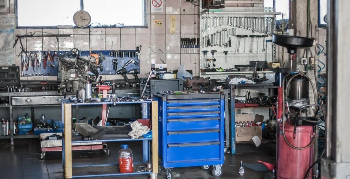 Skrzynki metalowe a estetyka wyposażenia warsztatu