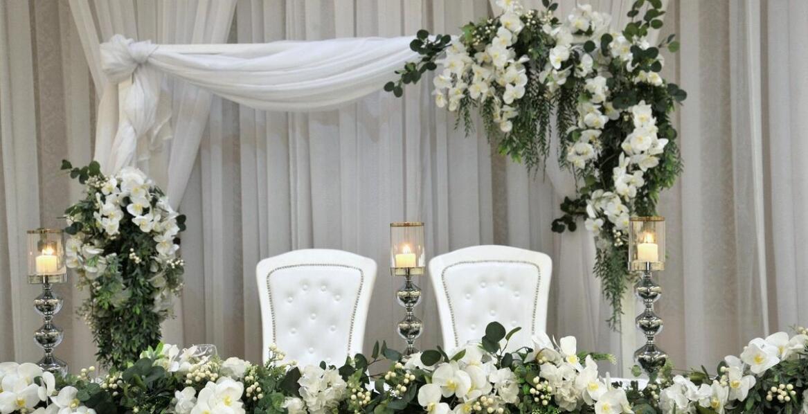 Estetyka i precyzja: Jak florystyka dba o detale w dodatkach ślubnych?