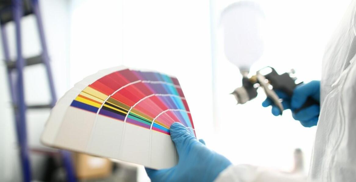 Wpływ zaawansowanych zestawów aplikacyjnych od producenta lakierni proszkowej na jakość malowania