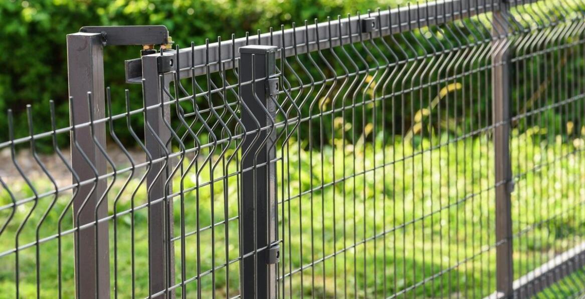 Dlaczego warto wybrać ogrodzenia z aluminium? Trwałość i lekkość w jednym