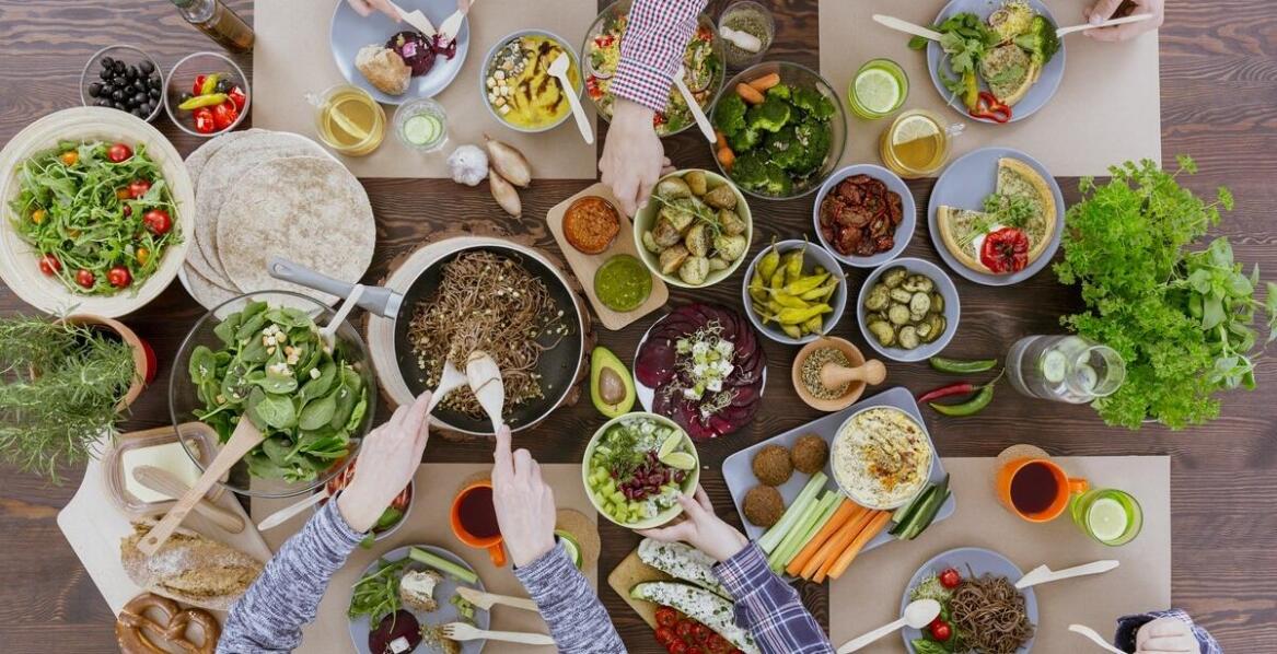 Jakie dania wegetariańskie inspirowane kuchnią polską są dostępne w restauracjach?