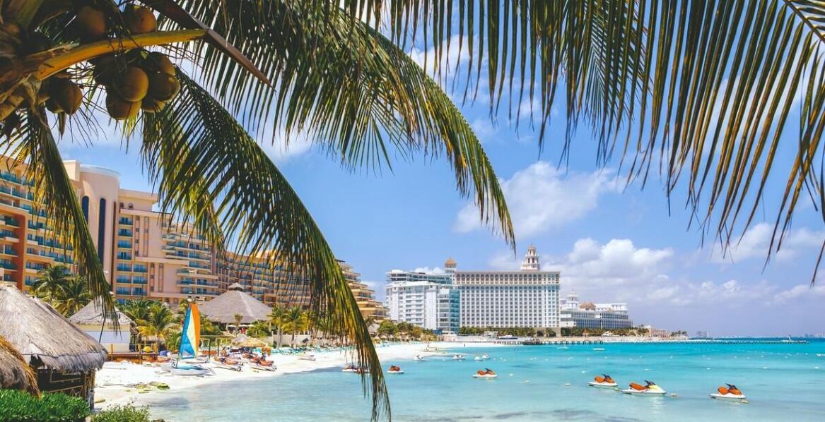 Komfortowe wille nad morzem z basenem: co warto wiedzieć przed rezerwacją?