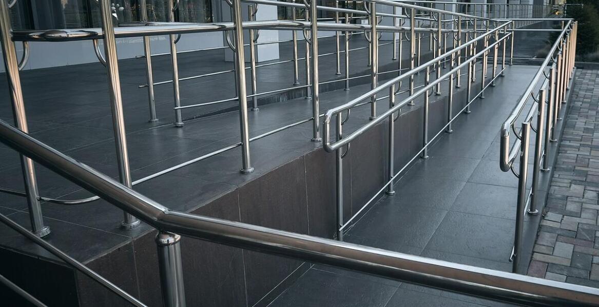 Jakie udogodnienia oferuje nasz hotel dla osób niepełnosprawnych?