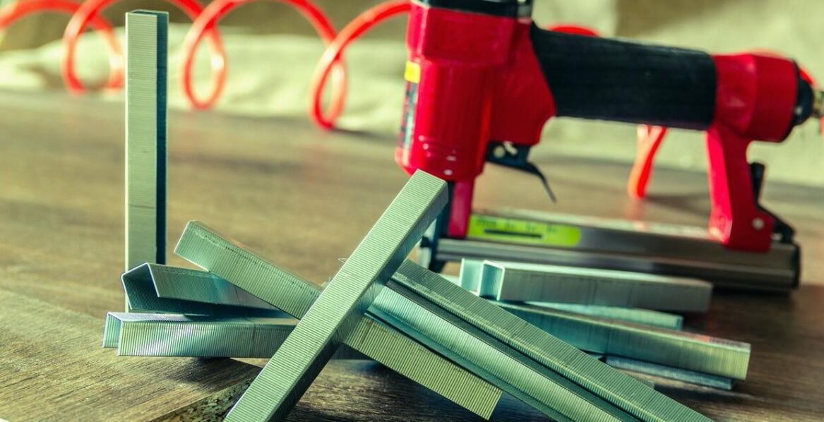 Nowe możliwości dzięki automatycznym zszywaczom pneumatycznym w przemyśle