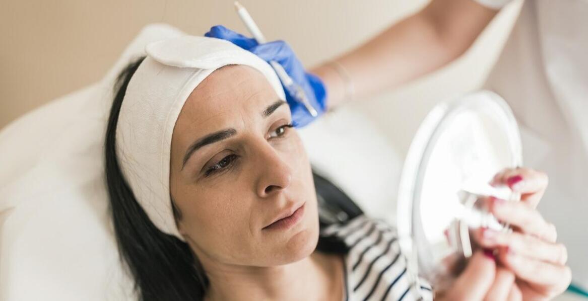 Wypełnianie zmarszczek wokół ust w kontekście całościowej rewitalizacji twarzy