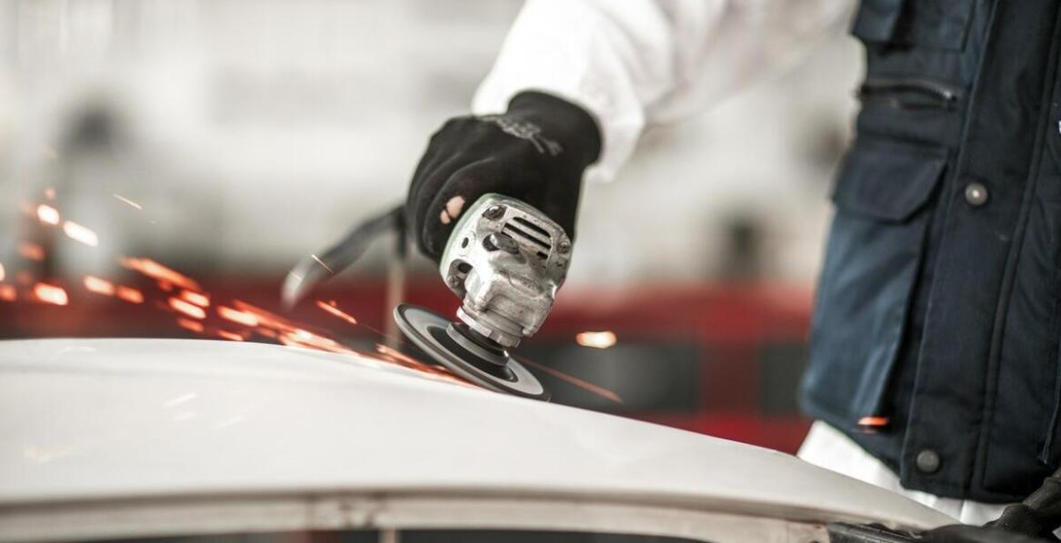 Nowoczesne technologie w naprawach blacharskich – co oferujemy w Koninie?