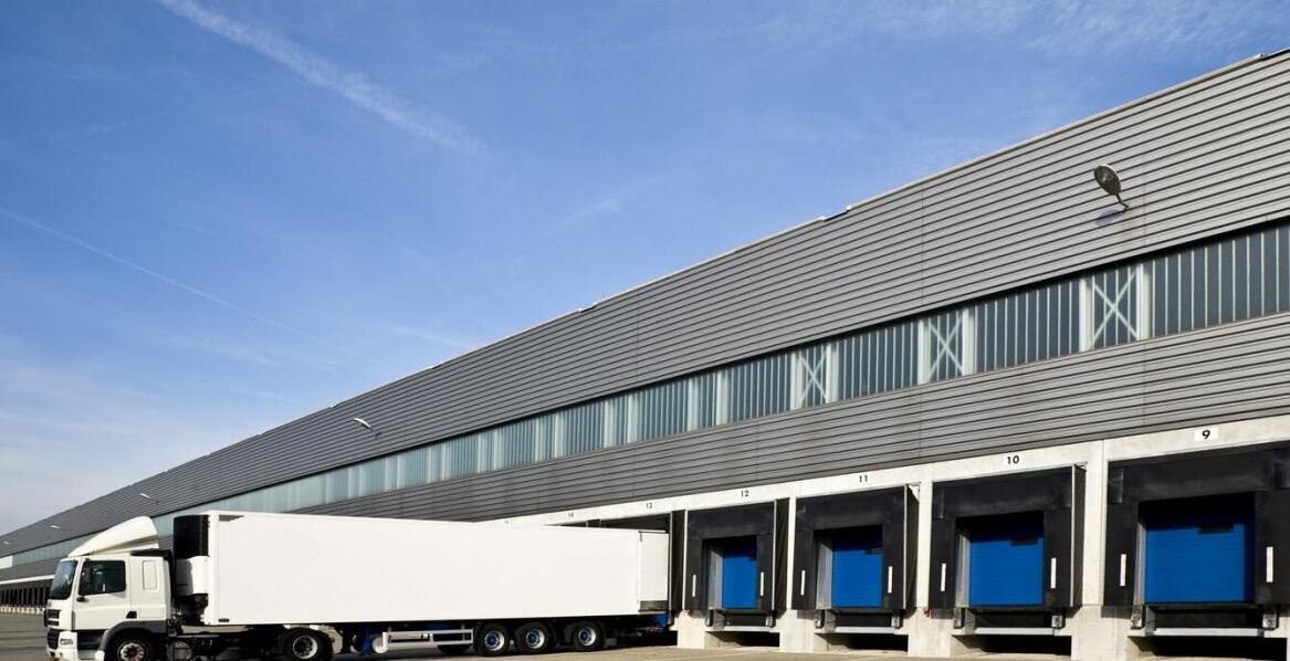 Jakie są korzyści z elastyczności usług transportowych dla przedsiębiorstw hurtowych?