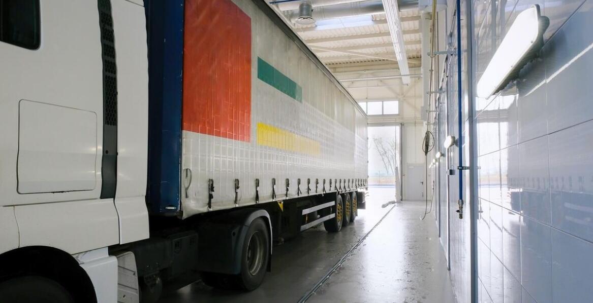 Jak technologia wspiera rozwój naczep Krone firanka?