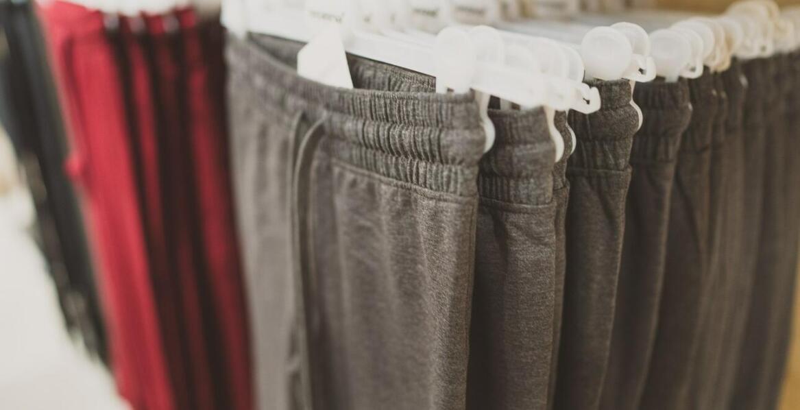 Komfortowa bluza od piżamy męskiej – dlaczego materiał ma znaczenie?