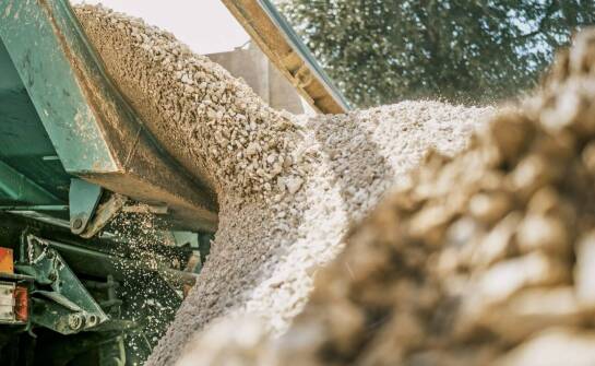 Jakie innowacje oferują nowoczesne mieszalnie pasz dla rolników?